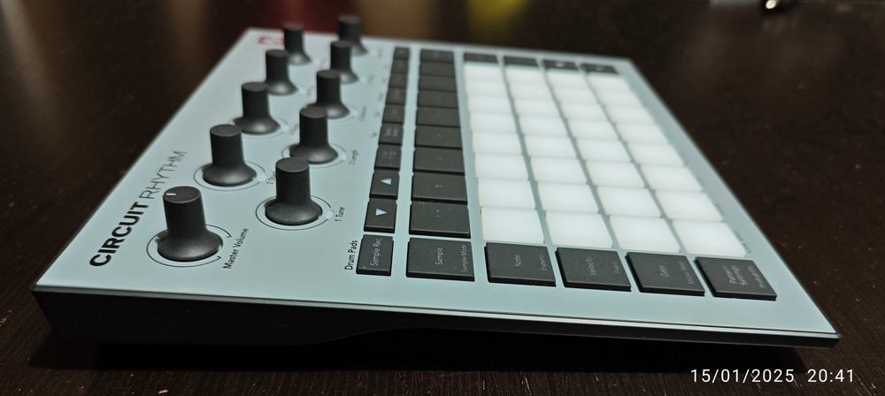 Novation Circuit Rythm em estado imaculado