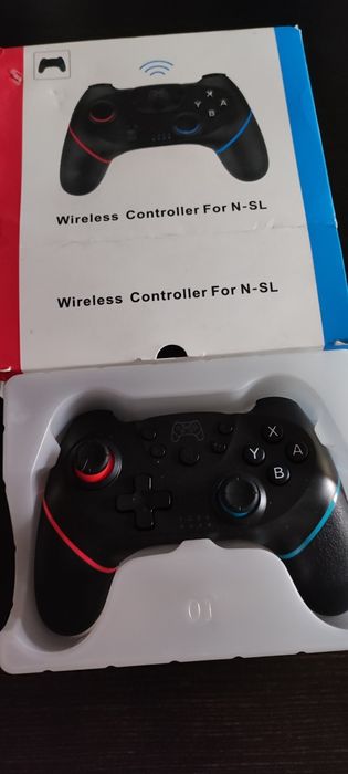 bezprzewodowy kontroler (pad) kompatybilny z konsolą Nintendo Switch.