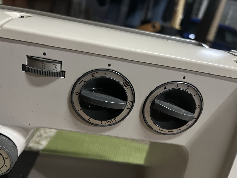 Maquina de costura a funcionar na perfeicao