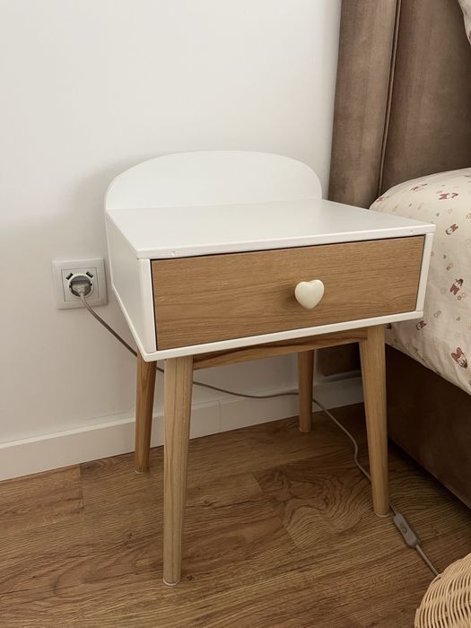 Mesinha de cabeceira criança