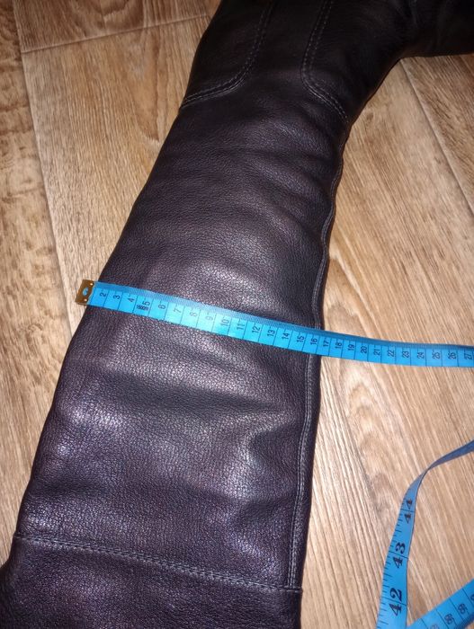 Кожаная ботфорты на каблуку