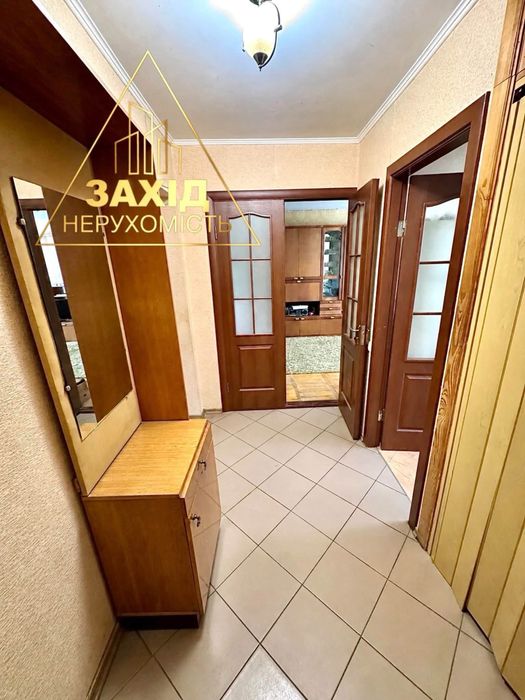 Трикімнатна чешка на пр. Молоді, 2 поверх