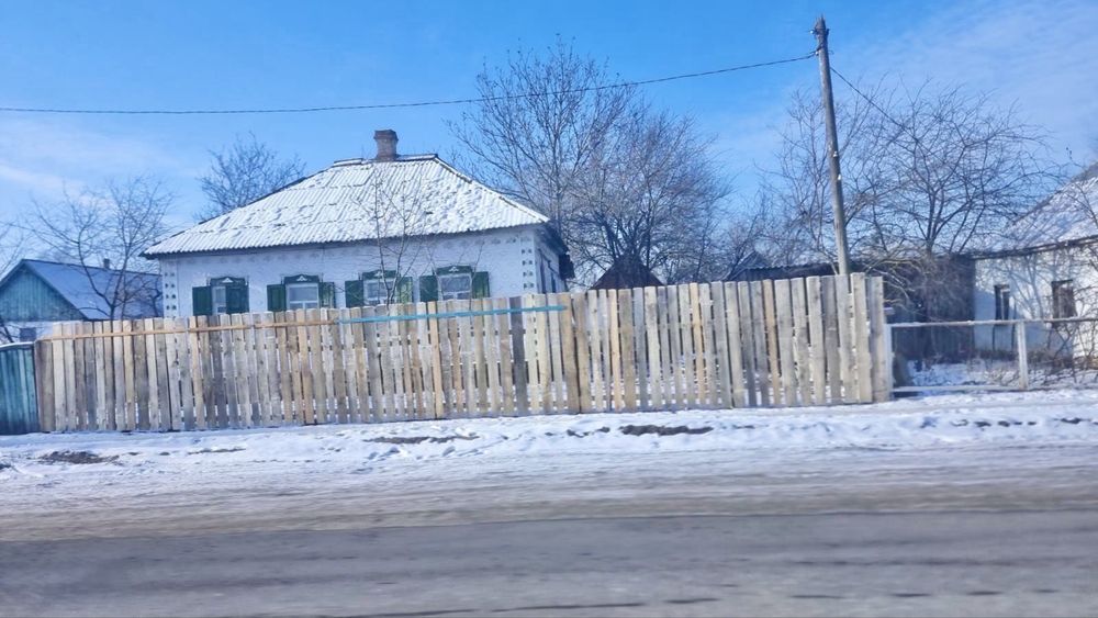 Продаж будинку та 15-соток землі у центрі Котельви