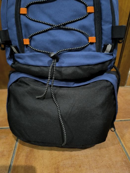 Mochila azul e preta nova