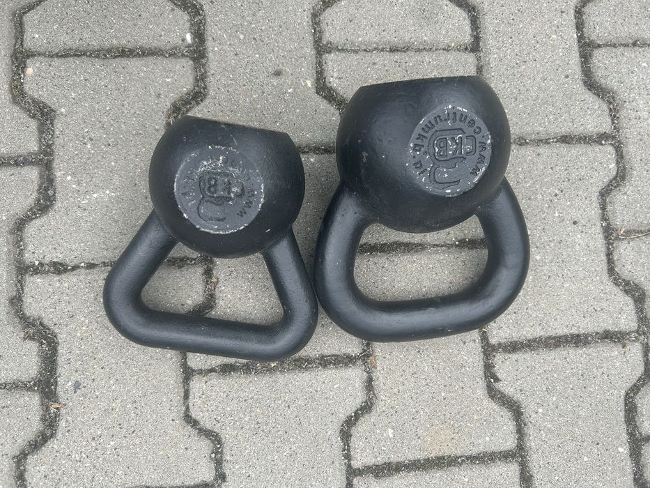 Kettlebell  żeliwny Ckb 8 kg i 12 kg