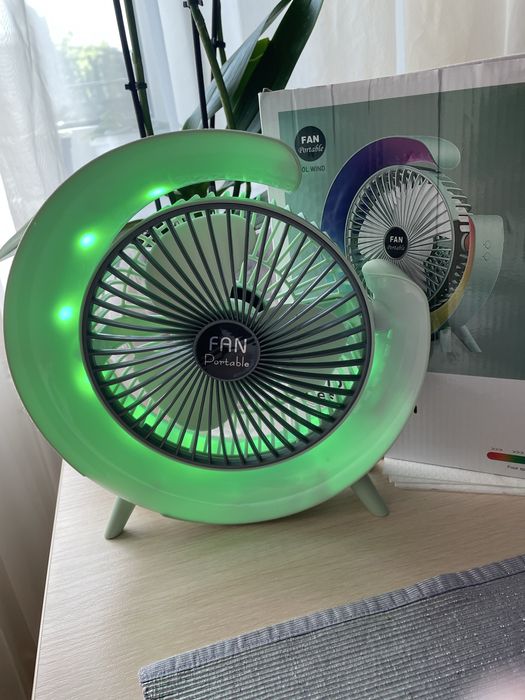 Настільна лампа, тришвидкісний вентилятор з обертанням на 180°