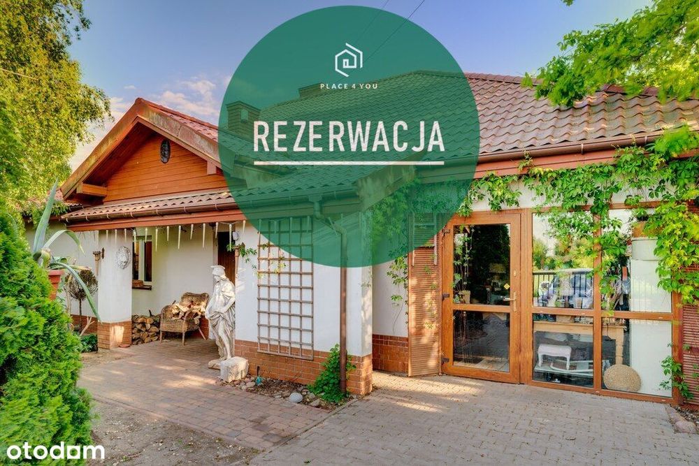 Klimatyczny dom otulony zielenią