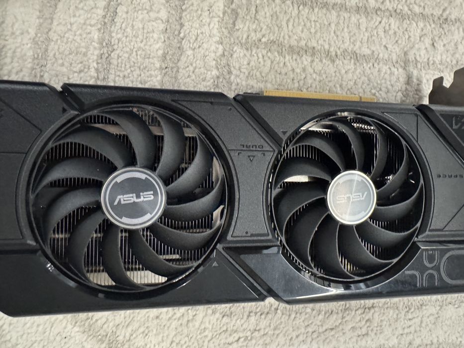 Karta graficzna ASUS Dual RX7700XT 12 GB