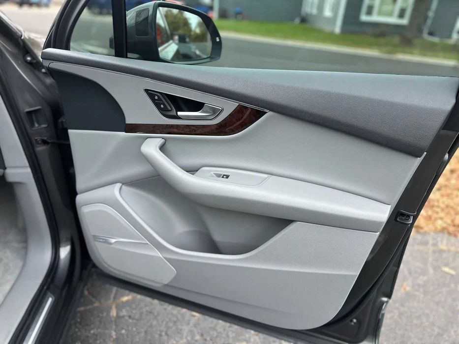 Audi Q7 2019 Premium Plus — большой премиум для семьи и путешествий