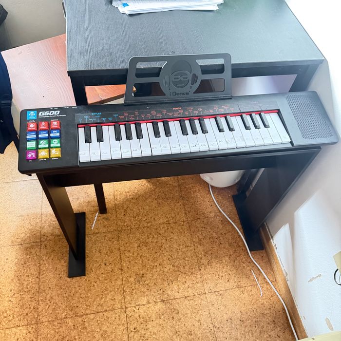 Teclado de elétrico