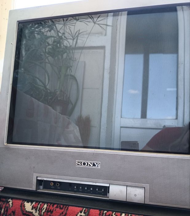 Телевізор SONY в робочому стані с пультом