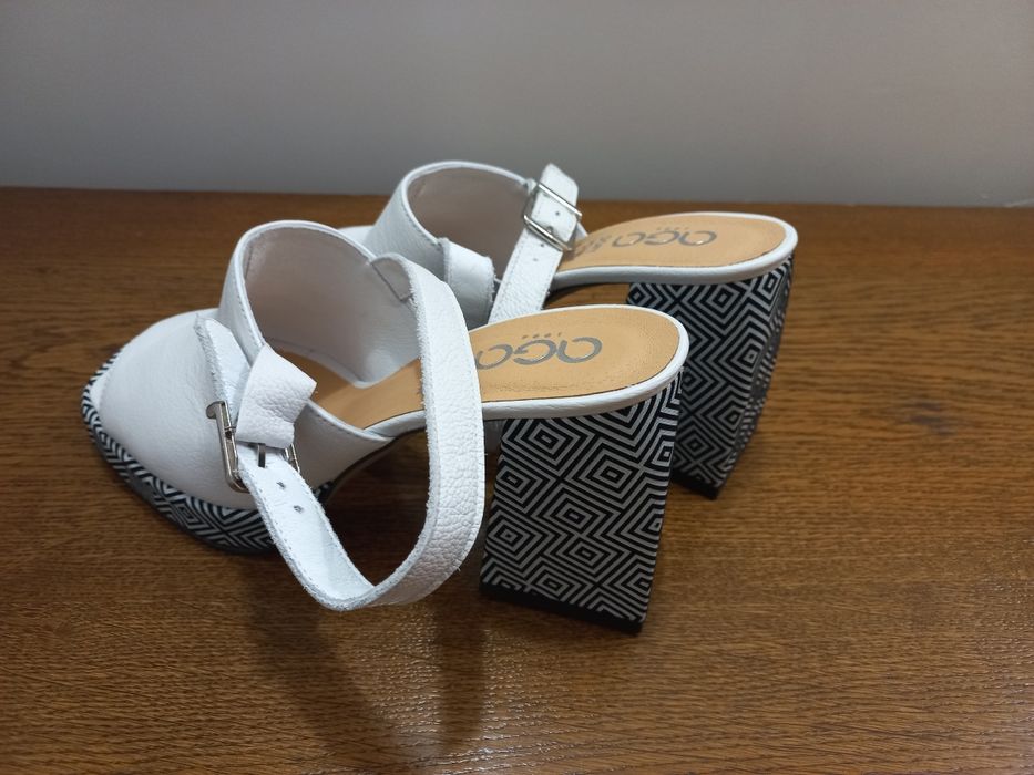 Buty na koturnie 39r.