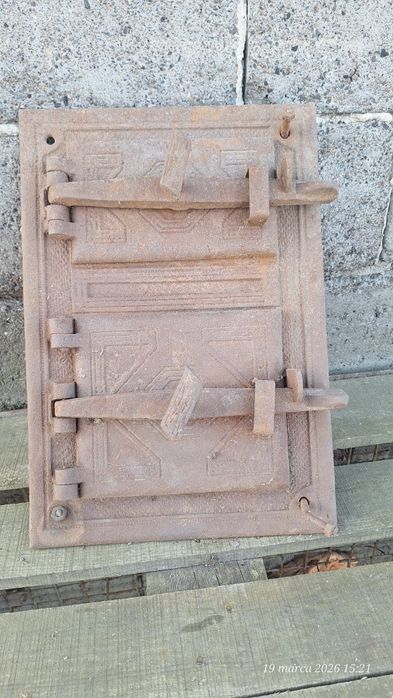 Stare zdobione drzwiczki do pieca