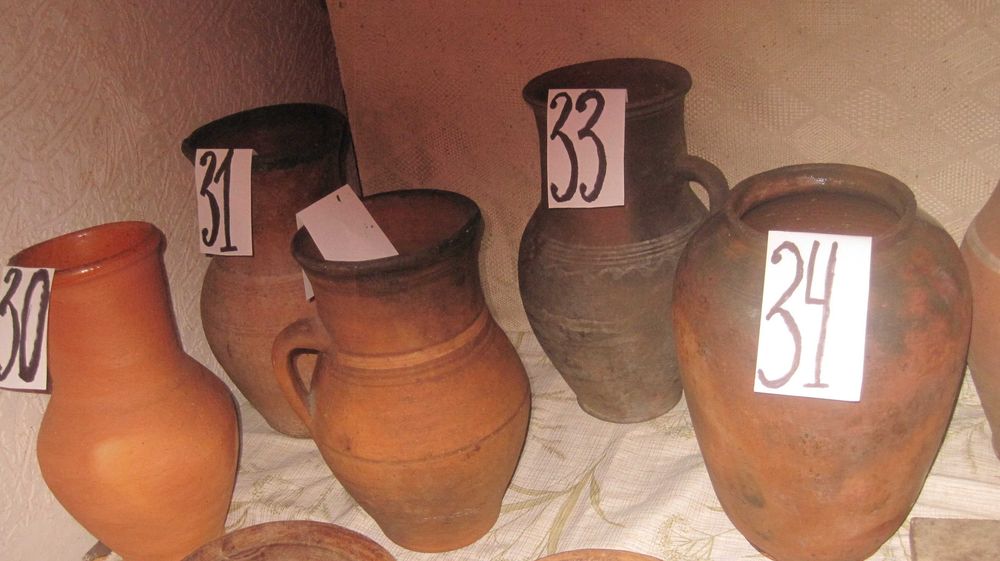 ЦІЛІ ВЕЛИКІ Глечики Колекція давніх старожитностей  горшок ступка рубель щітка