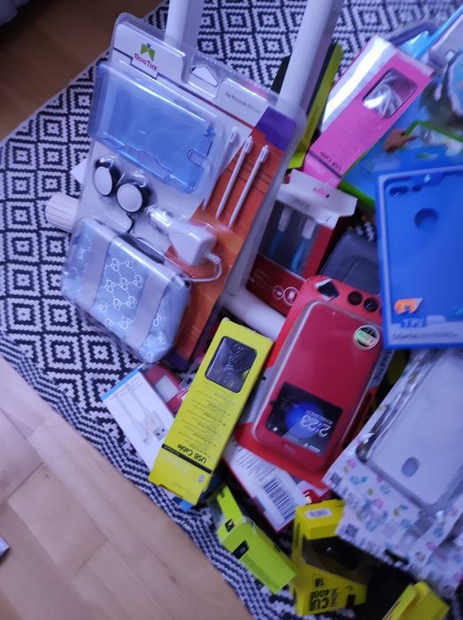 Caixa para destralhar c/81 artigos variados novos