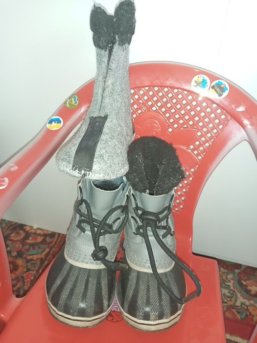 Продам сапожки зимние Sorel