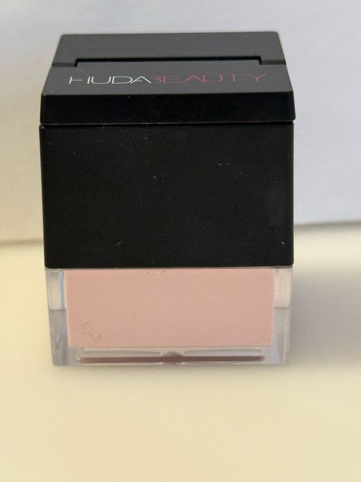 Puder Huda Beauty