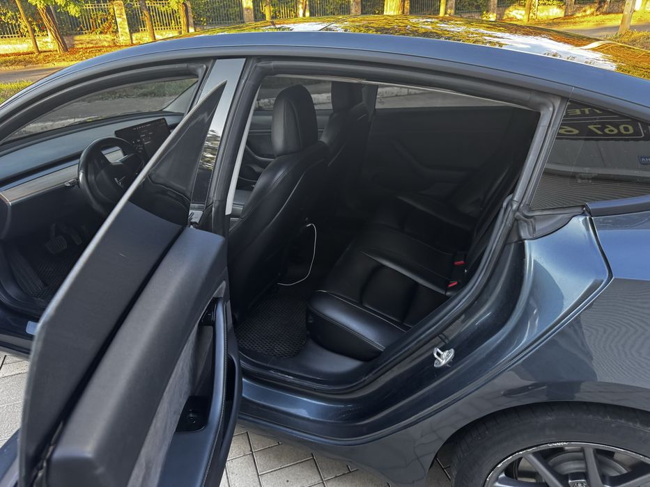 Продам TESLA 3 LONG RANGE 2018