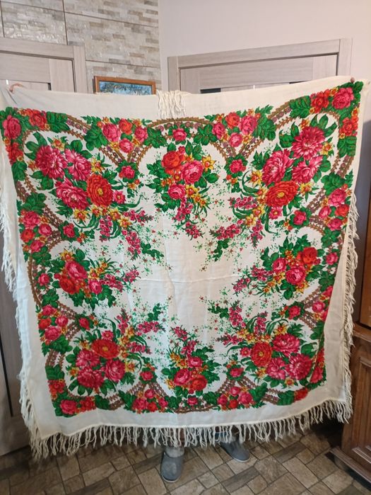 Продаються 2 вовняні шали з бахромою Павлів Посад.