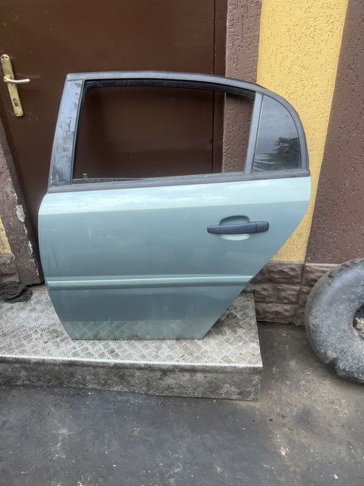 Дверь зад левая седан Opel vectra c опель вектра с год 04