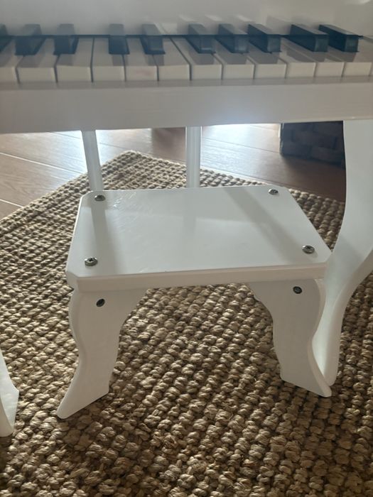 Piano com banco para criança