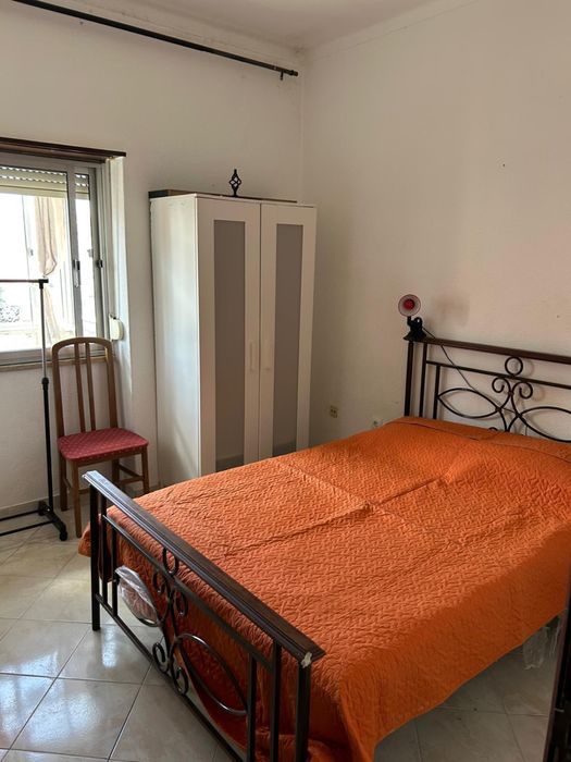 Quarto na baixa da banheira com despesas incluidas