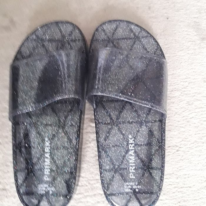 Шлёпанцы женские новые.