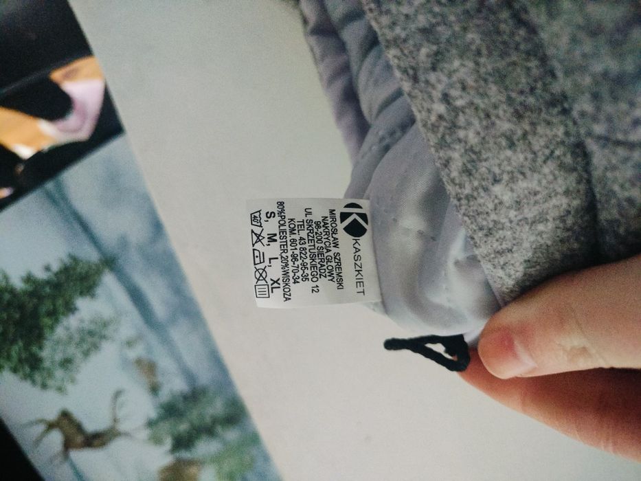 Szary kaszkiet w stylu vintage