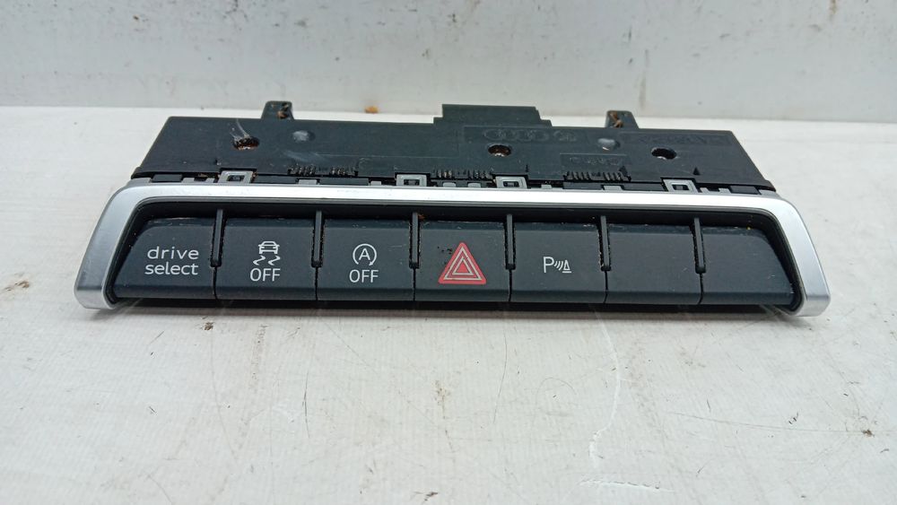 Botão / interruptor 4 piscas AUDI Q3 (F3B)
