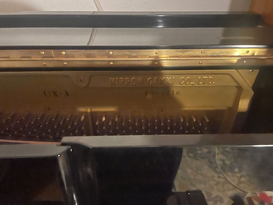 Excelente piano Yamaha UX-3 feito à mão