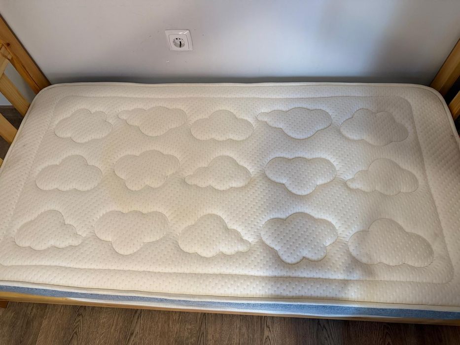 Cama Montessori e colchão 140x70