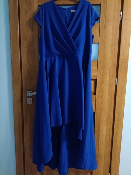 Granatowa sukienka z dłuższym tyłem 50