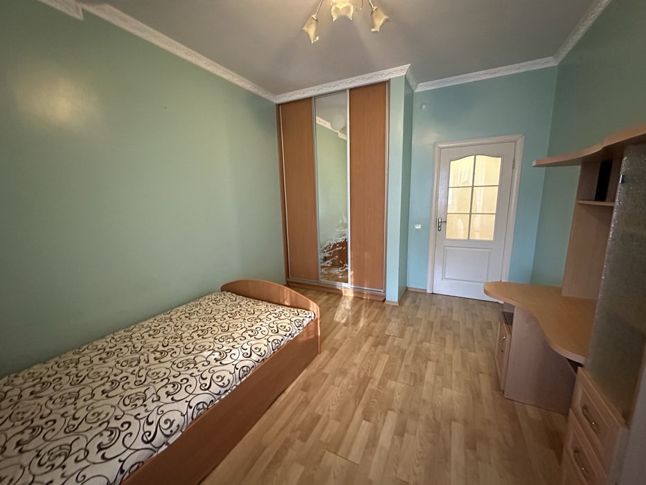 Продаж 3 кімнатна квартира з власним подвірʼям вул. Тисменицька