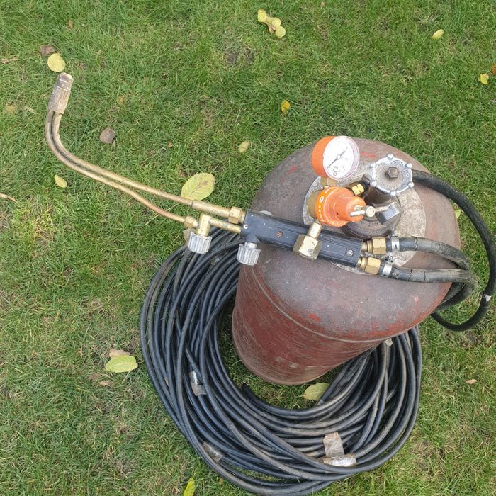 Газовий різак з балоном