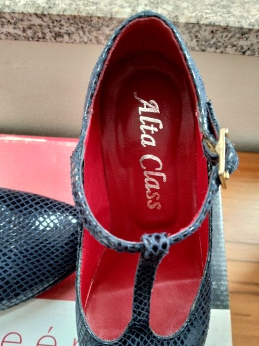 Sapatos fechados 35