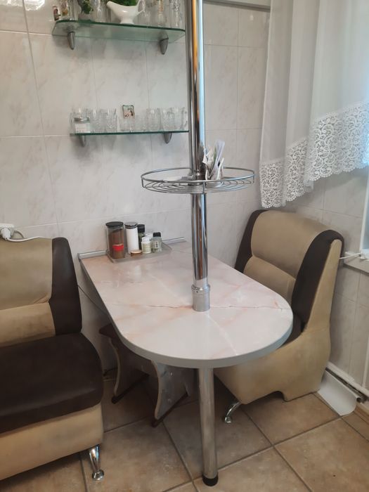 Кухня пряма 2.60 м з барною стійкою  стіл та диван кухоннийз нішею