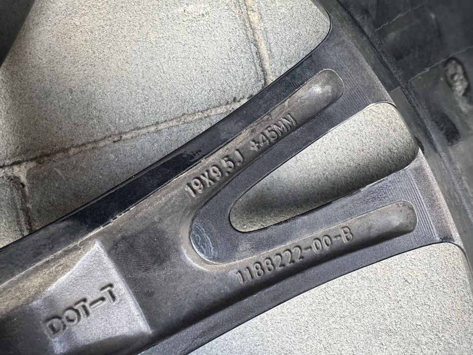 Tesla Model Y диск R19