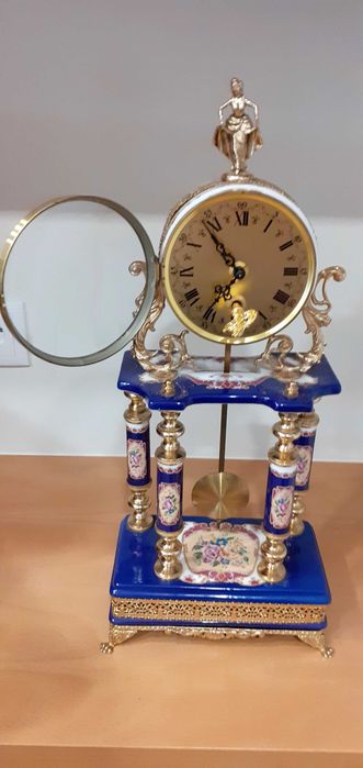 Relógio Pintado à Mão, em porcelana, marca Alfa