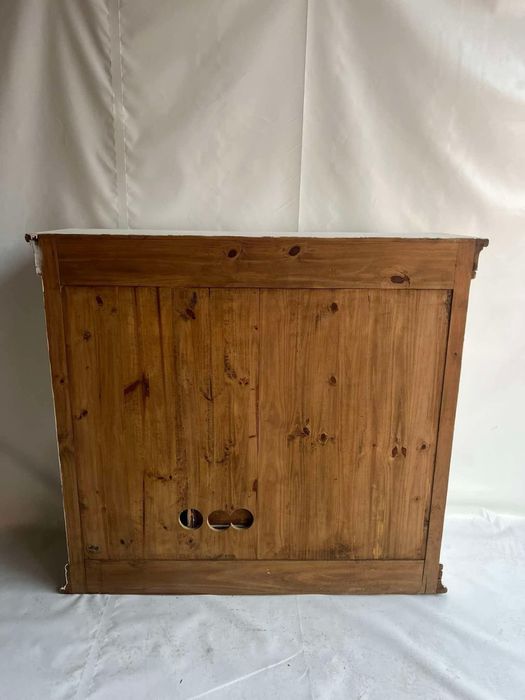 Komoda - witryna z litego drewna