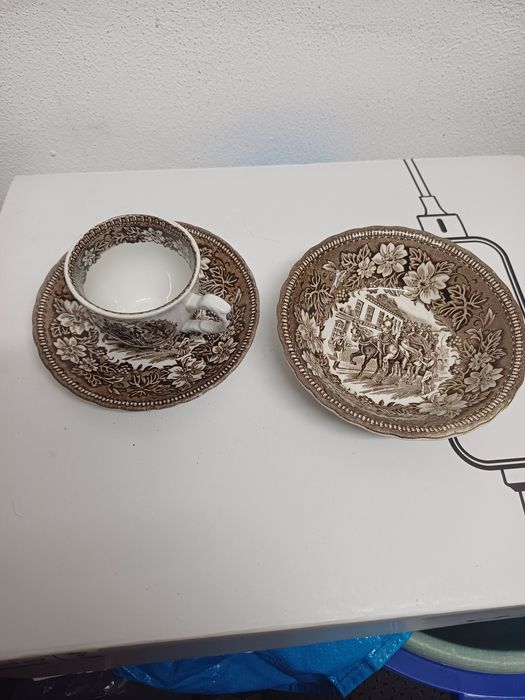 Chávena de café mais taça antiga