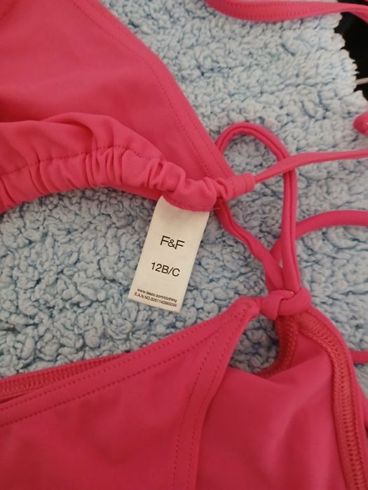 Продам купальники яркие