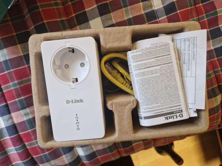 D-Link AV2 1000 HD Powerline Passthrough Starter Kit