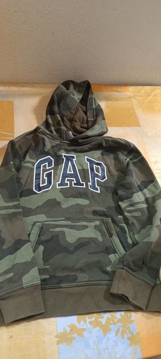 camisola com capuz camuflada da Gap. Tamanho S