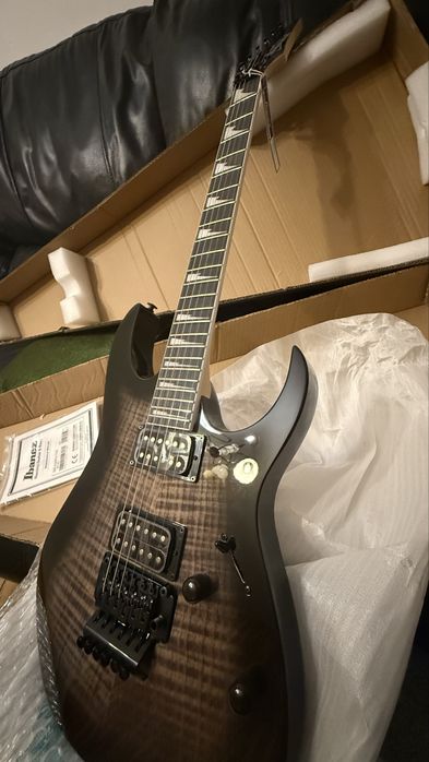 Guitarra eletrica 6 cordas Modelo: ibanez GRG320FA-TKS (Nova / Na Caixa)