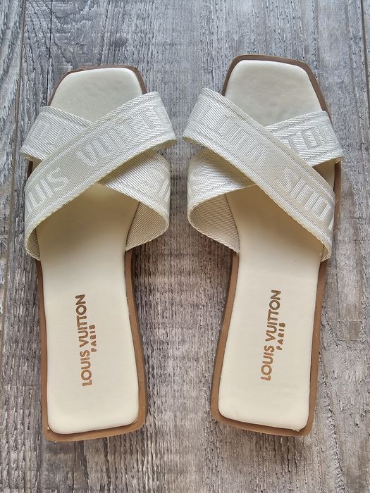 Louis Vuitton klapki R 40