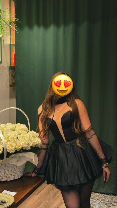 Коротка вечірня сукня