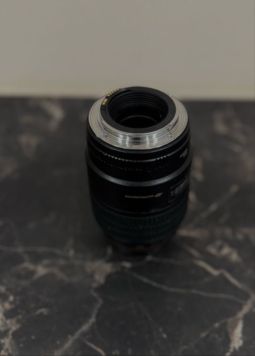 Canon EF 100mm f/2.8 Macro USM
