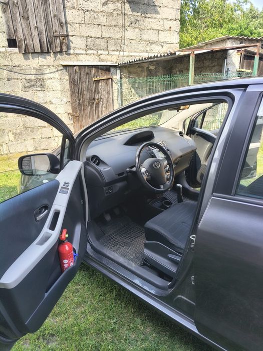 Sprzedam samochód toyota yaris