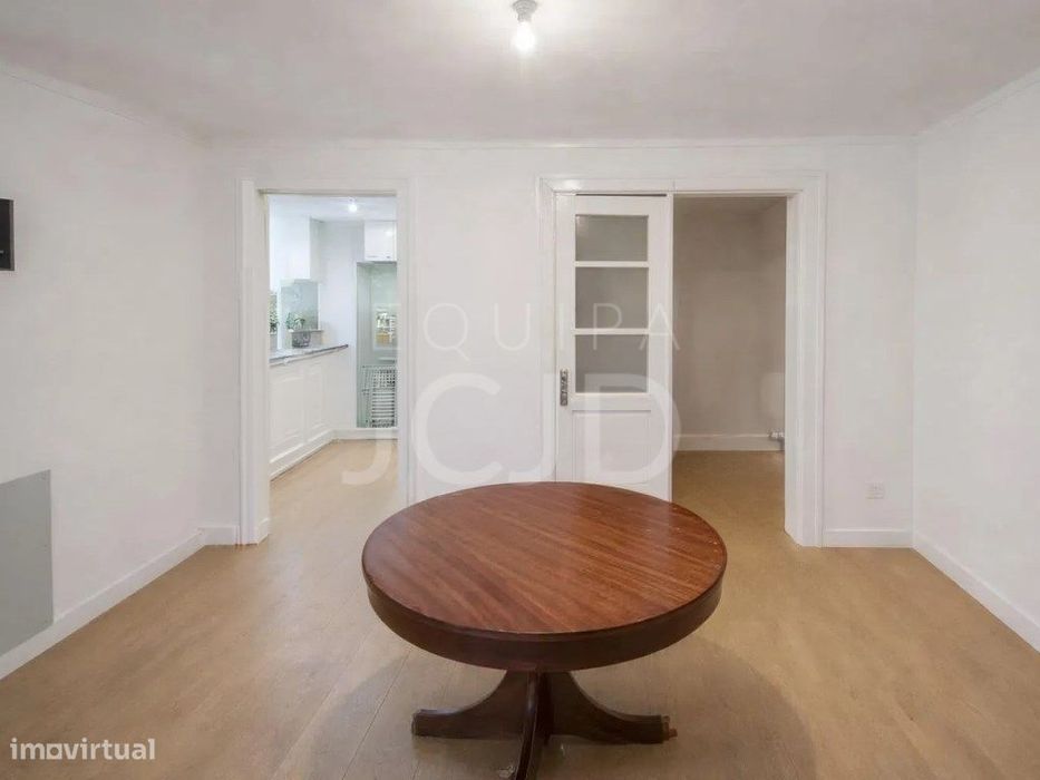 Apartamento T1 para Remodelação | R/C - Beco do Imaginário, Lisboa — Santa Maria Maior, Lisboa