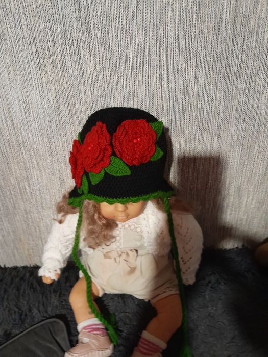 ПРодам гарну,нову,вязану шапку на дівчинку